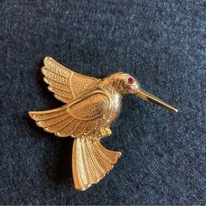 Vintage gold tone hummingbird brooch